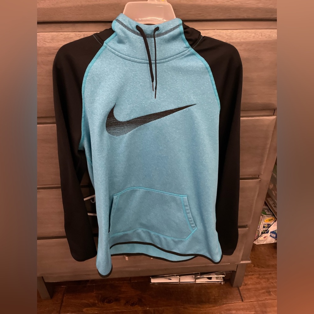 Turquoise Nike therma fit